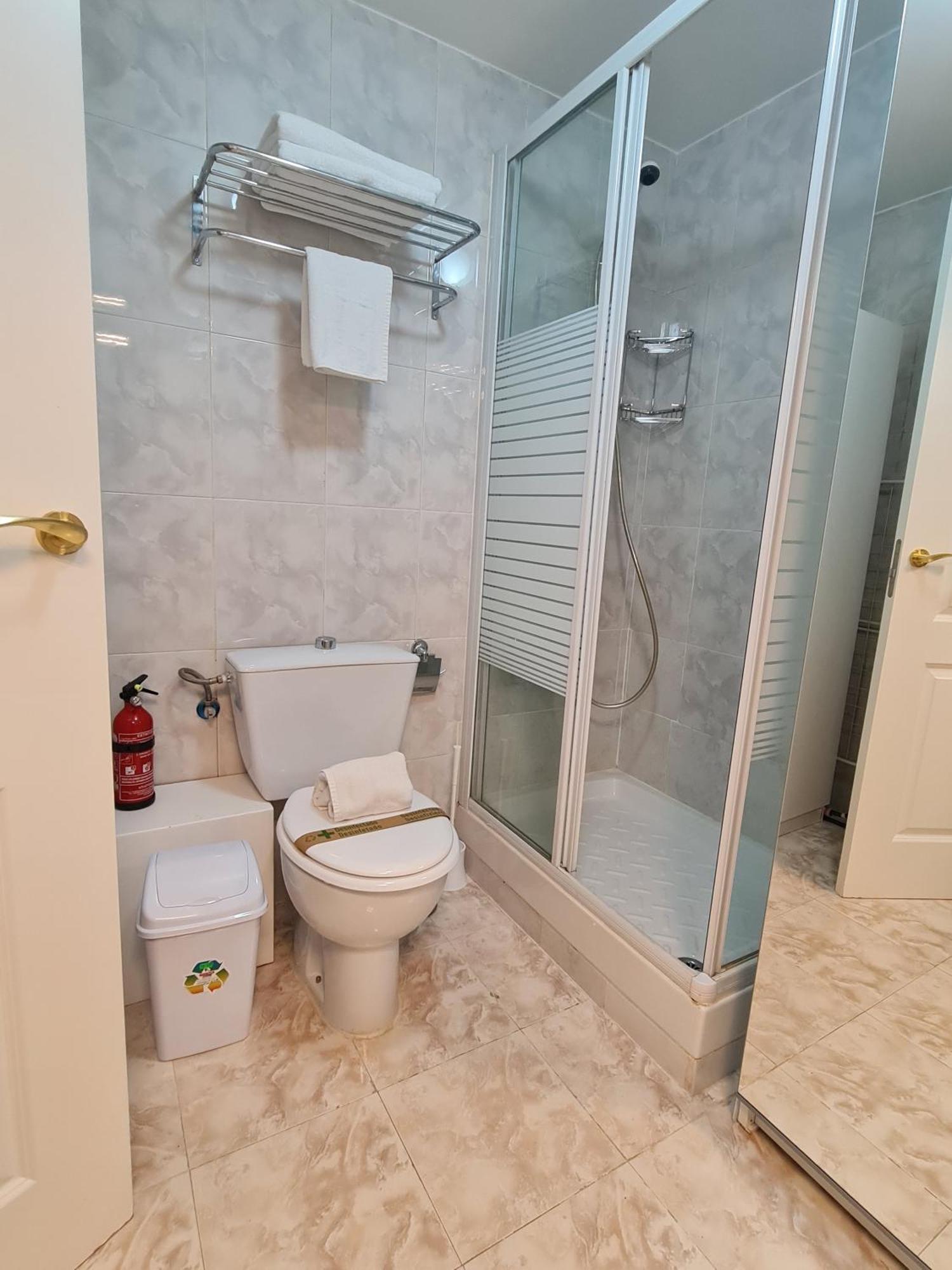 Plaza Mostenses En Plaza Espana Madrid Ngoại thất bức ảnh